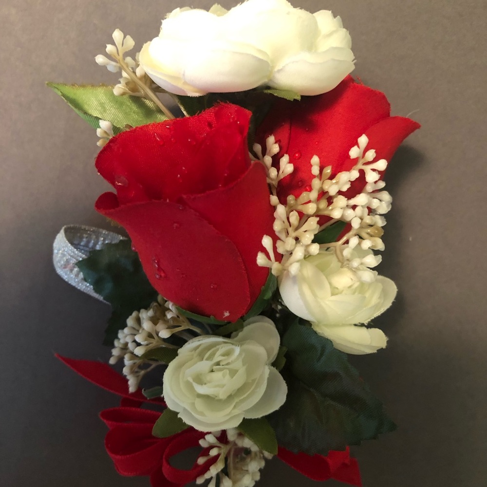 Wrist corsage